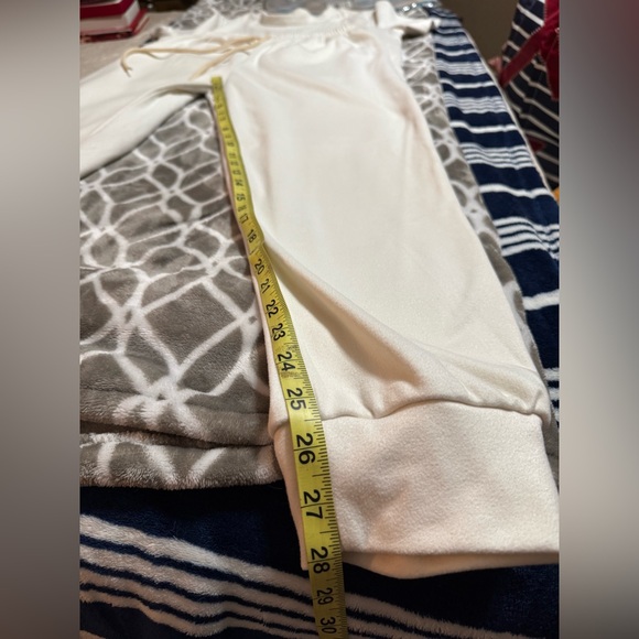 Women’s amazon brand leisure suit with cropped top and joggers. Size L - Picture 4 of 5